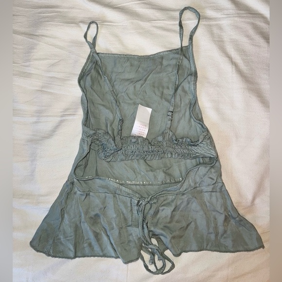 Don’t Ask Why NYC Green Sleeveless Blouse - Picture 2 of 4